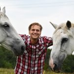 Žirgų terapija, užsiėmimai su žirgais, stovyklos vaikams su žirgais